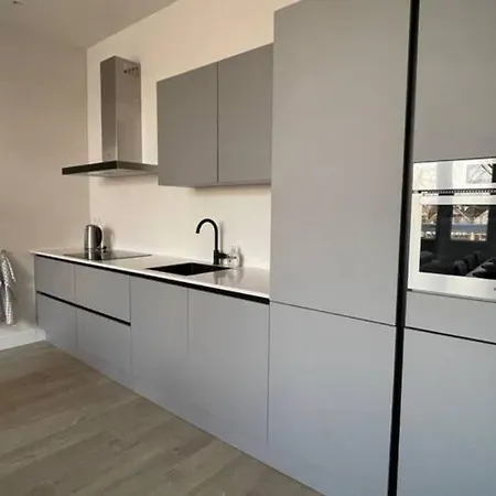 Blithe 4 Bedroom 105m2 -ss177b- Rotterdam