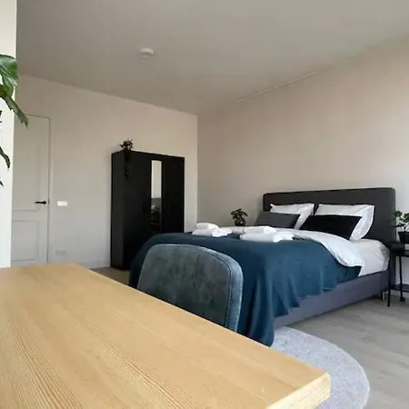 Blithe 4 Bedroom 105m2 -ss177b- Apartment