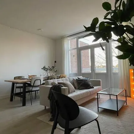 Blithe 4 Bedroom 105m2 -ss177b- Rotterdam